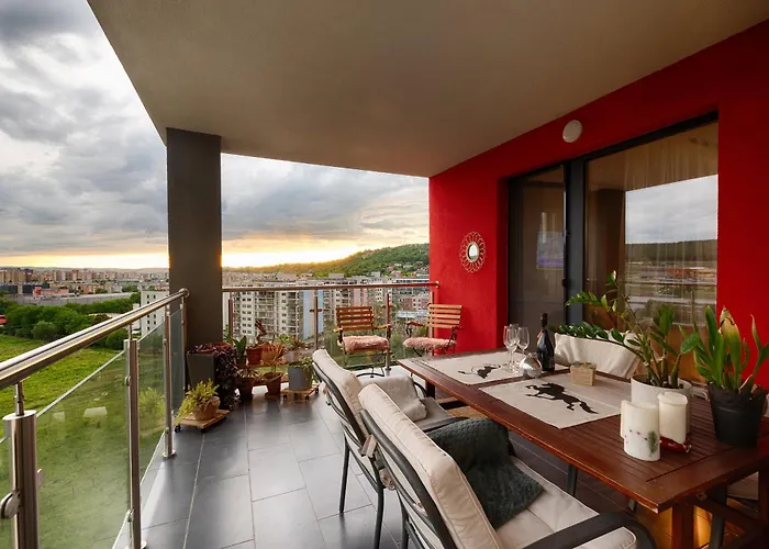 Green Urban Luxury Apartment With Parking